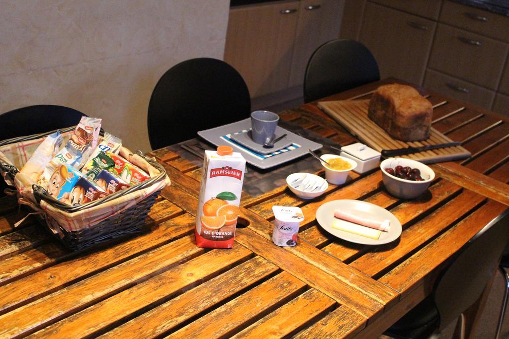 Au Coeur Du Vignoble Sur Bursins Bed & Breakfast Dış mekan fotoğraf