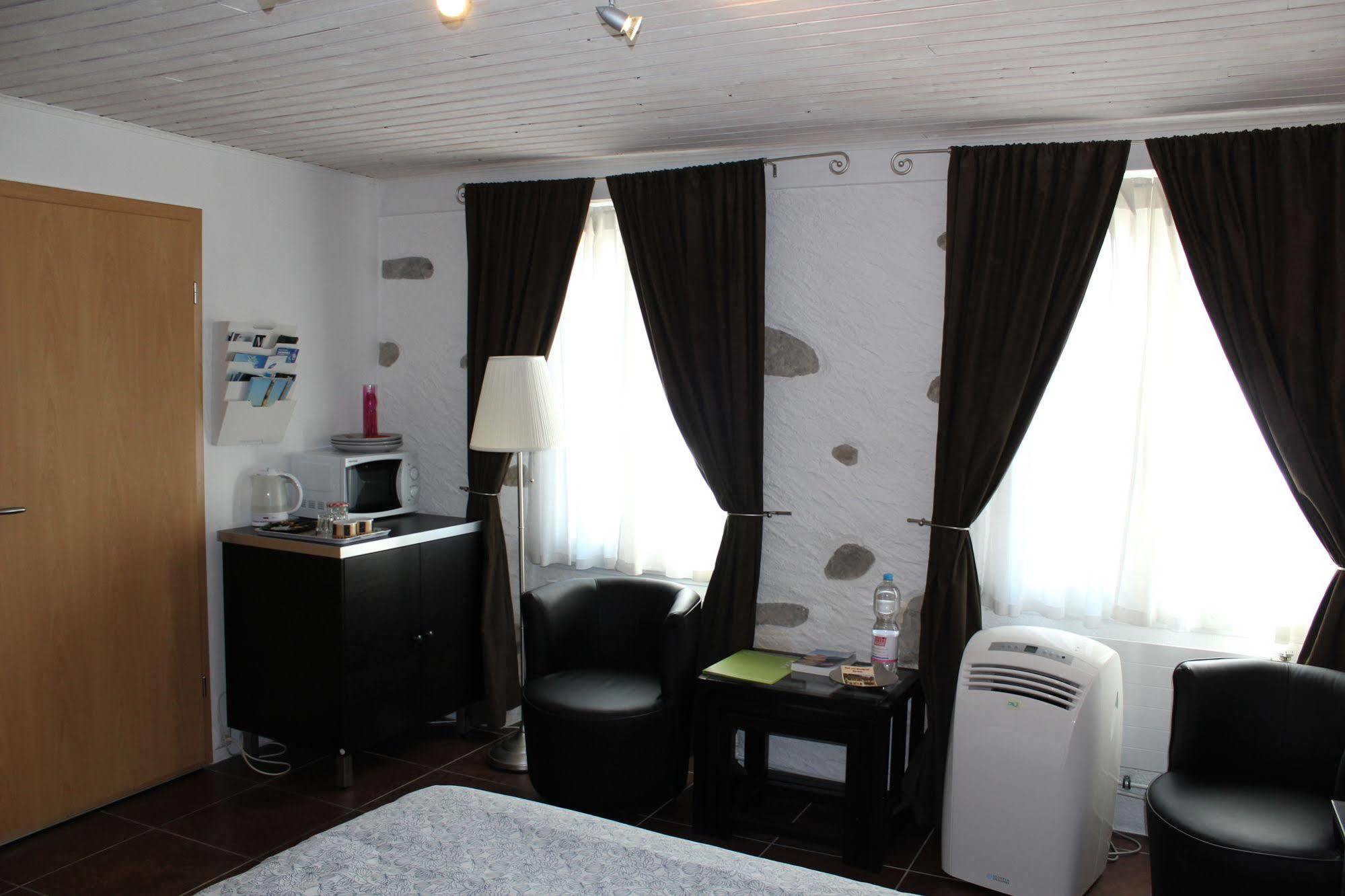 Au Coeur Du Vignoble Sur Bursins Bed & Breakfast Dış mekan fotoğraf