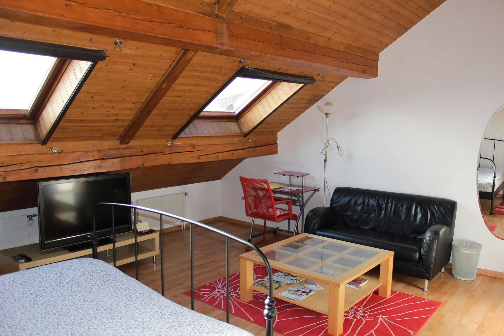 Au Coeur Du Vignoble Sur Bursins Bed & Breakfast Dış mekan fotoğraf
